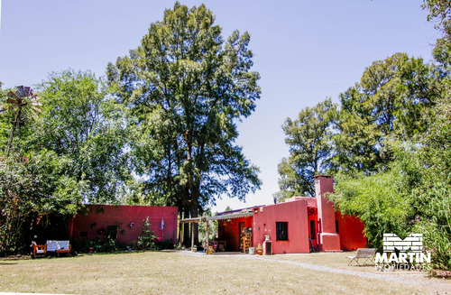 Chacra En Capilla Del Señor. Casa De Campo Y Casa De Huéspedes. Lote 17.745 M2. Pileta Y Bosquecito.