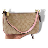 Bolsa Bandolera Coach Clutch Diseño Lisa De Canvas  Beige Y Rosa Con Correa De Hombro Rosa Pálido Asas Color Blanco Y Herrajes Oro