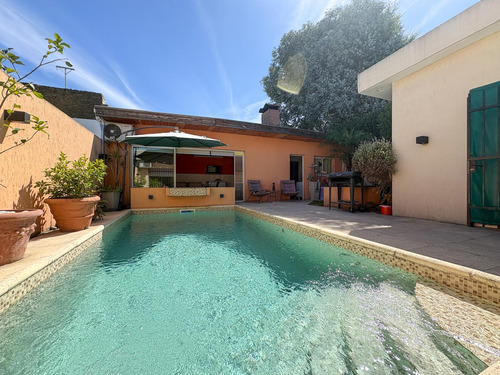 Venta Casa 4 Ambientes Con Quincho Piscina Y Cochera En Haedo