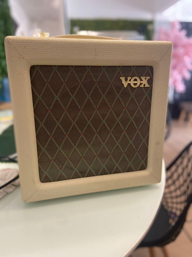 Amplificador Vox Ac4tv Valvulado Para Guitarra  4w Cor Creme