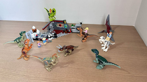 Lego Jurassic World Perseguição De Raptor No Parque 75932