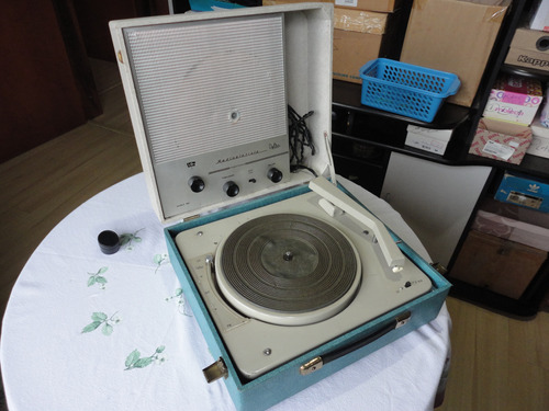 Antiga E Rara Rádio Vitrola Delta Mod 840 - Para Revisão