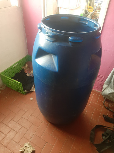 Tacho Plastico X 200 Litros Usado Sin Tapa 