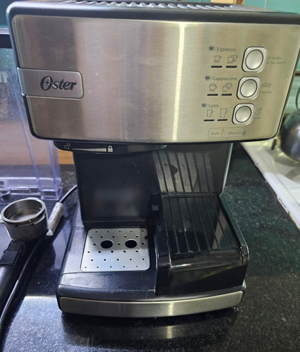 Cafetera Oster Espresso Automática Silver Em6603ss