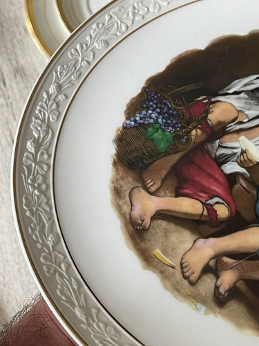 Plato De Porcelana Alto Relieve Niños Comiendo Fruta Antiguo