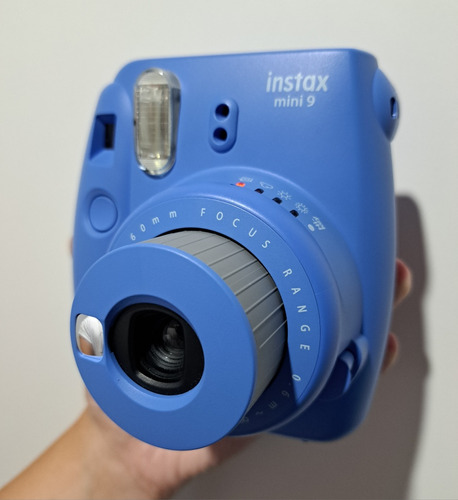 Cámara Instax Mini 9 Azul + Estuche