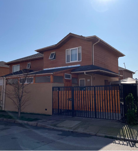 Casa En Venta Peñaflor. Excelente Conectividad Y Seguridad