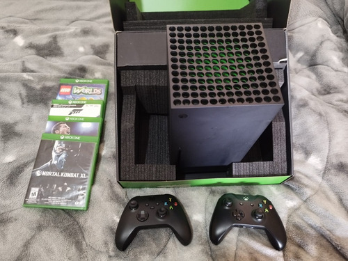 Xbox Series X- 2 Controles E 4 Jogos 