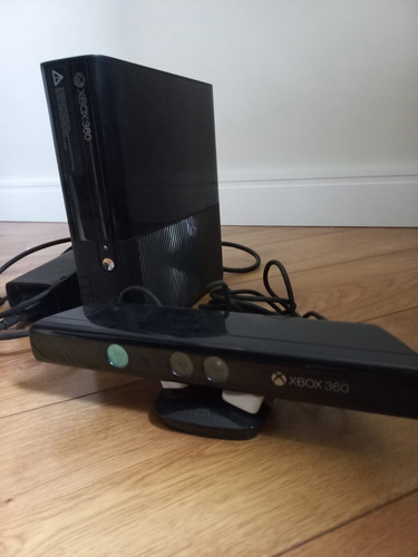 Microsoft Xbox 360 Destravado + Kinect E 4gb Standard Cor Preto, Sem Controle, Sem Nenhum Defeito, Apenas Troquei De Console E Estou Vendendo O Outro
