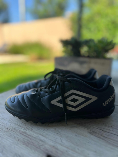 Botines Umbro Futbol 5 Negros