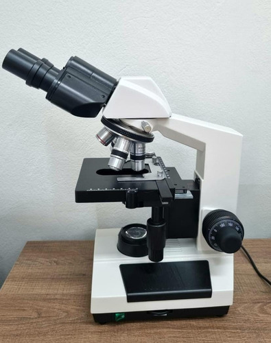 Microscópio Binocular - First Lab Semi-novo