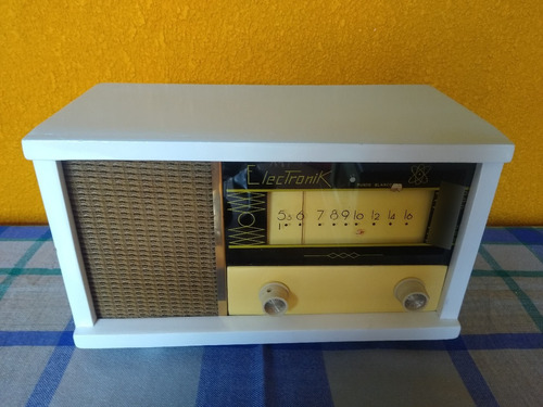Radio De Bulbos Electronik Punto Blanco / 1958