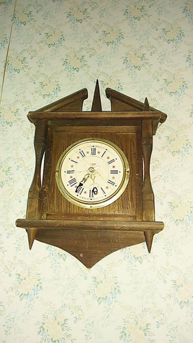 Reloj Antiguo De Madera Sin El Vidrio