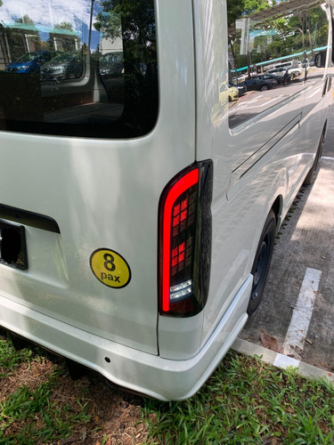 Faro Posterior Led Toyota Hiace 2005 Al 2018 Foto 4