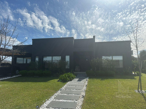 Venta Casa San Sebastián Apto Crédito Oportunidad Calidad Y Diseño 4 Amb Pileta Árboles Riego - Imagen 2