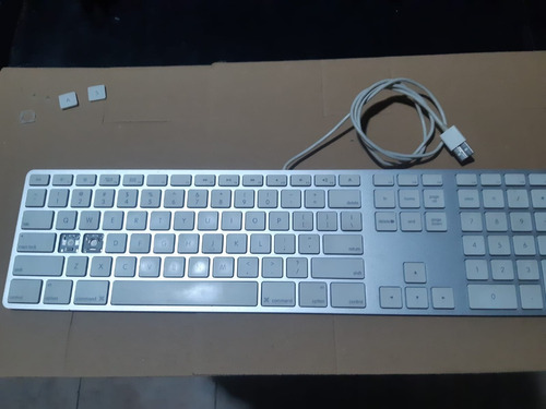 Teclado Apple Com Teclado Numérico - Mb110be/b C/ Defeito