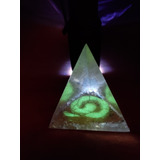 Piramide Fluorescente Enigma De Resina Epoxica
