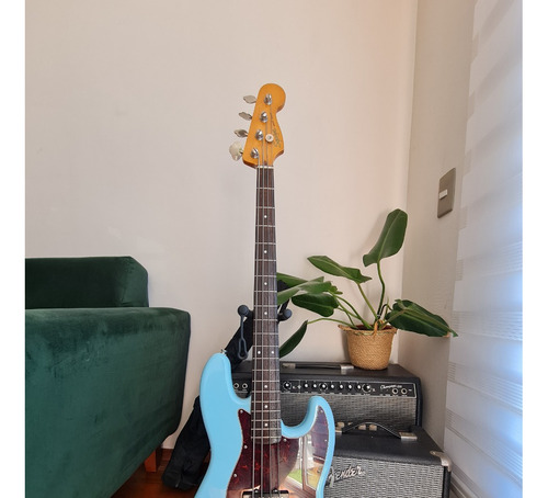 Bajo Jazz Bass Squier Classic Vibe 60s