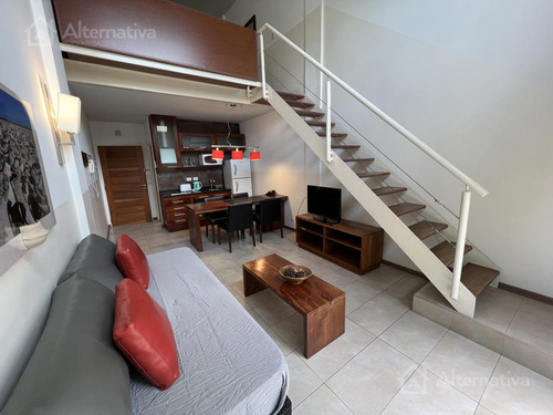 Venta De 2 Ambientes Tipo Duplex En San Telmo - Imagen 2