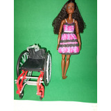 Boneca Barbie Fashionista Negra Cadeirante. 