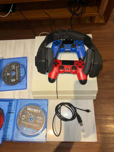 Play Station 4, 10 Juegos,2 Joysticks,auricular Y Los Cables