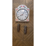 Reloj De Pared Antiguo Con Cadenas Y Pesas De Decoración.