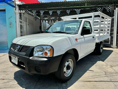 Nissan Np300 2015 2.4 Estacas Dh Mt