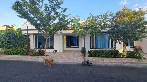 Hermosa Casa En Zona De Valorización Prácticamente Nueva 