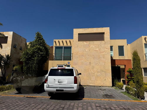 Casa Venta Residencial Una Calle Atrás Paralela A Ave. Tecnológico, A 3 Min De Ave Las Torres Y La Estación Del Tren El Insurgente Estación Metepec.