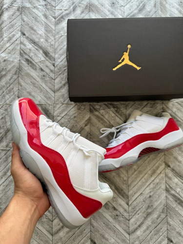 Jordan 11 Low Cherry Rojo Talla 27.5