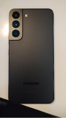 Samsung S22 