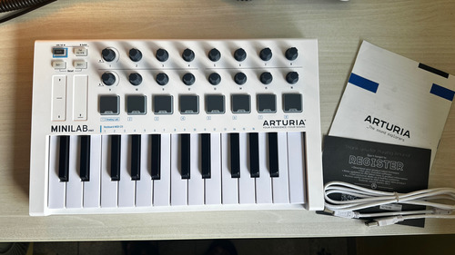 Arturia Minilab Mkii, Branco, Com Case Acolchoado