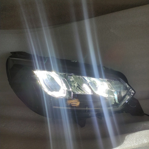 Faro Derecho Peugeot 2008 208  2021 2023 Led Nvo Impecable 