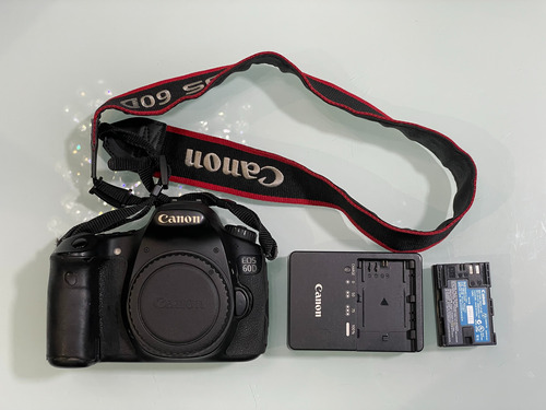 Câmera Canon Eos 60d + Lente 18-135mm + Acessórios Muitonovo