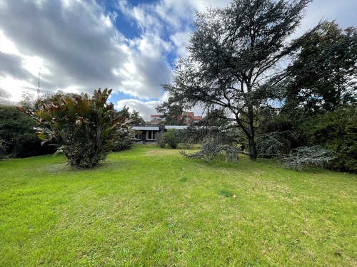 Venta Casa A Reciclar Carrasco 1814m2 Terreno - Imagen 4