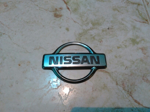 Emblema Nissan Sentra Foto 3