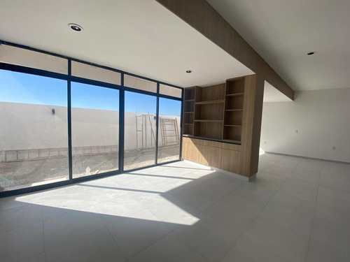 Residencia En Venta En Lomas De Juriquilla, Diseño De Autor, Triple Altura! - Imagen 3