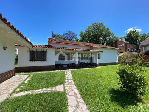 Vendo Casa De 4 Ambientes En General Pacheco, Buena Zona, Casa Sólida Ideal Para Reciclar!