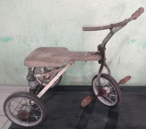 Triciclo Antigo A Pedal Em Ferro Funciona Relíquia + Madeira
