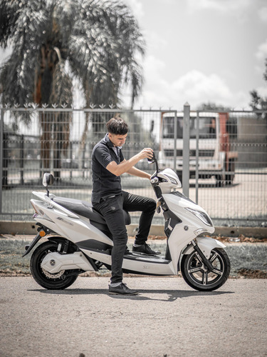 Sunra Hawk Litio Moto Electrica Scooter 3000w