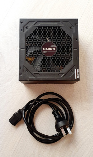 Fuente Pc Gigabyte 750w 80 Plus Gold Full Modular Smart Fan