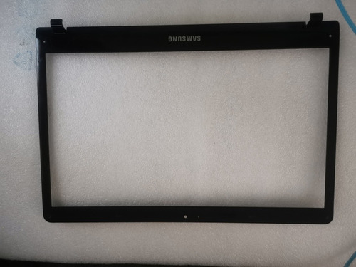 Bezel Samsung Np300e