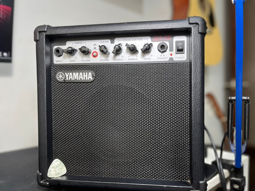 Amplificador De Guitarra Yamaha Ga-15 Con Púa Gratis