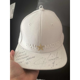 Gorra Del Real Madrid Firmada Por El Chicharito