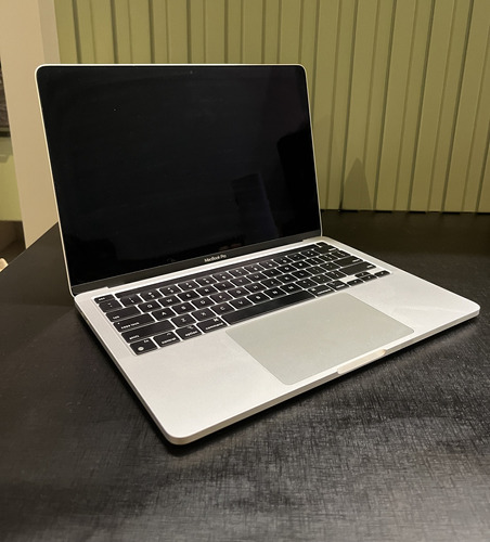 Macbook Pro M1 - 2020 (ssd 256 Gb; 8 Gb Ram; 13 Pol) - Prata