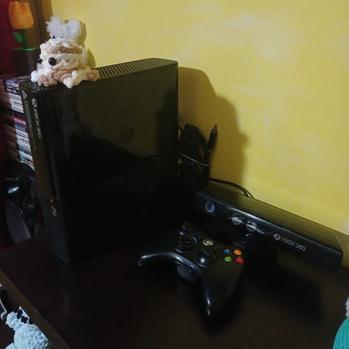 Microsoft Xbox 360 Super Slim 250gb Standard Color  Negro