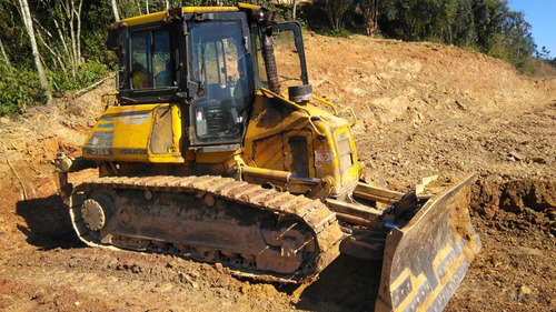 TRATOR DE ESTEIRAS D51 KOMATSU