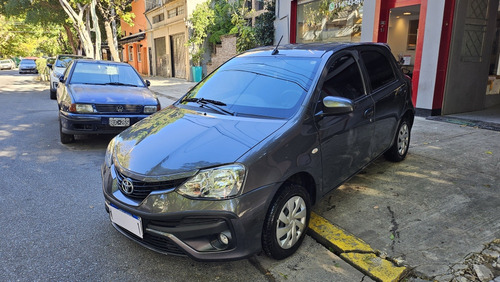 Toyota Etios 2021 1.5 N 5 Puertas Gris Medio 2021