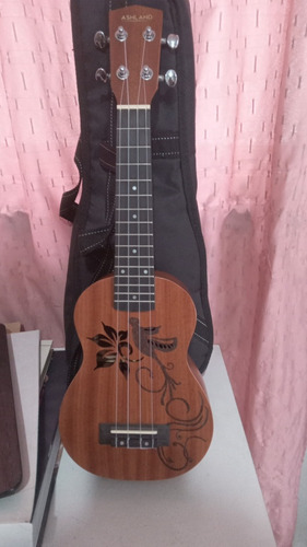 Ukelele Soprano Marca Ashland 