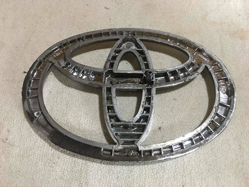 Insignia Portn Original Toyota Land Cruiser Prado ( Detalle Foto 2